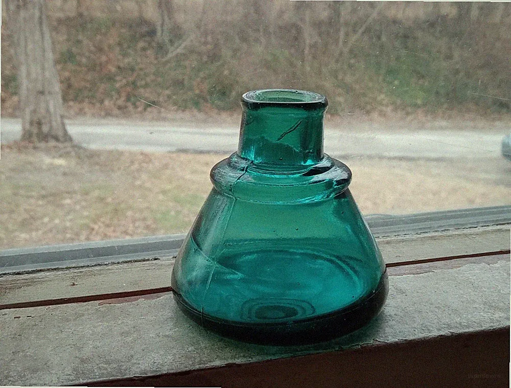 1880s BEAUTIFUL TEAL GREEN CONE INK BOTTLE WITH NO EMBOSSING SHINY NEAR MINT
