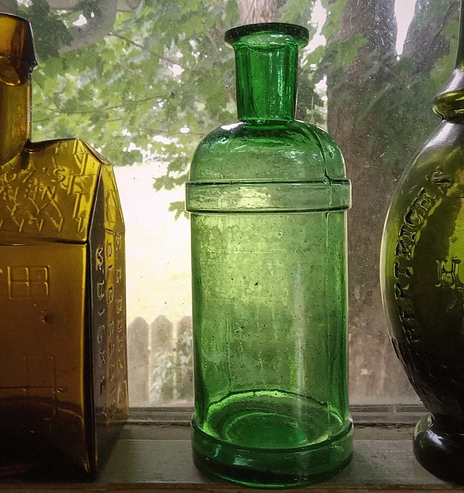 PRETTY GREEN DESIGN PATD FEB.16TH 1886 UNIQUE THADDEUS DAVIDS MASTER INK BOTTLE